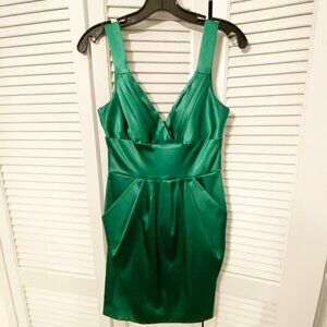 **********BEAUTIFUL GREEN SATIN DRESS W/ POCKETS***********